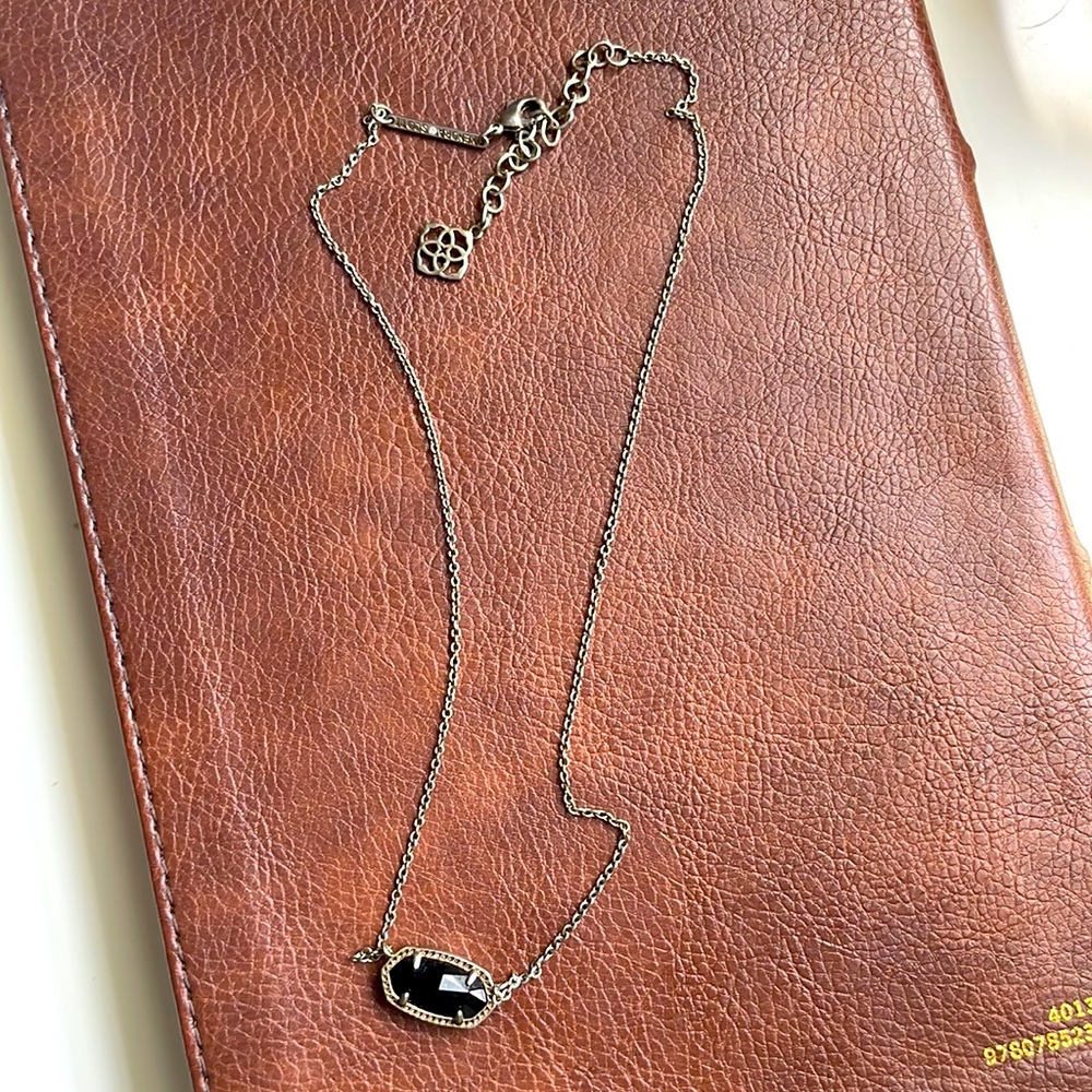 Kendra Scott necklace 🖤